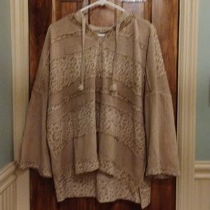 NWT WOMAN'S TOP